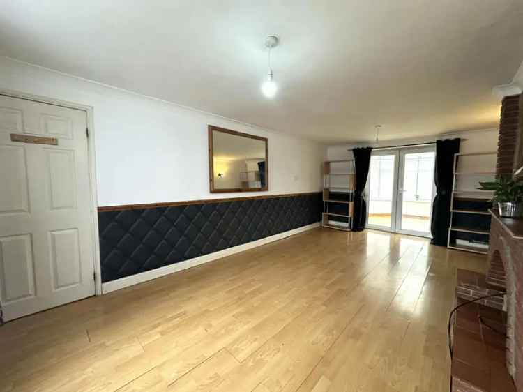 House For Sale in Frobisher Drive, Swindon, England