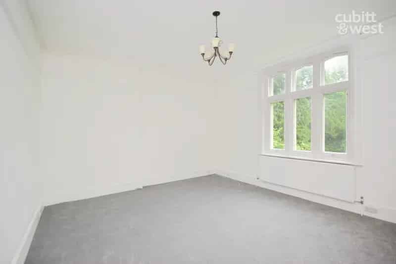 2 Bedroom Apartment to Rent in Reigate