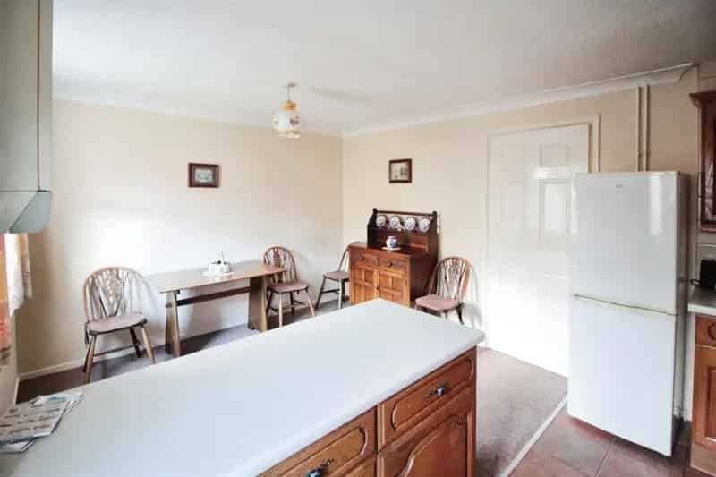 2 Bedroom Semi-Detached House to Rent