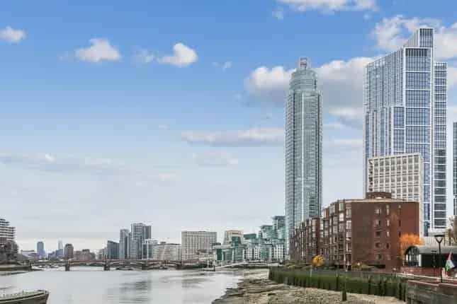 Luxury 3-Bed Apartment St George Wharf Thames Views Gym Pool Parking