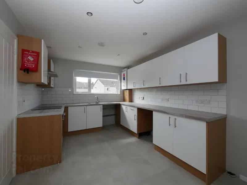 Refurbished 3-Bed Terrace House with Modern Amenities