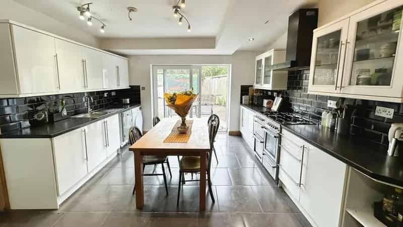 5 Bedroom Semi-Detached House for Sale