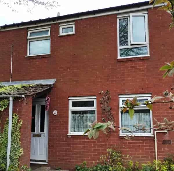 House near Town Centre with Excellent Transport Links