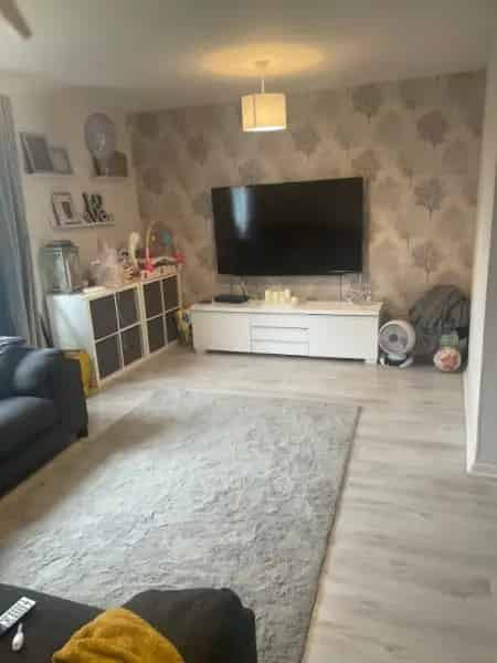 2 Bed House Wembley Downsizer Ideal Extra Toilet