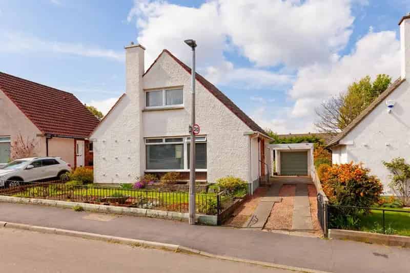 3 Bedroom Detached House for Sale in Comiston Edinburgh