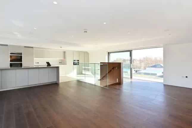 Modern Penthouse Apartment in Chelsea with Stunning Views