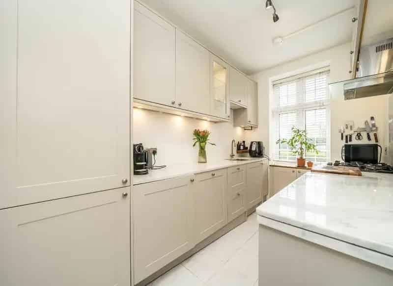 2 Bed Ground Floor Flat with Parking Near Hanger Hill Park