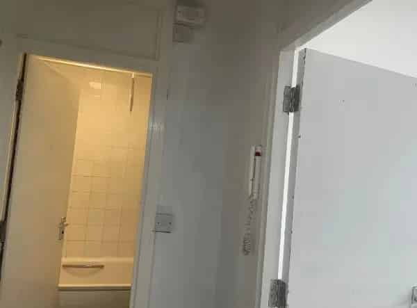 2 Double Bedroom House Near Reading Town Centre