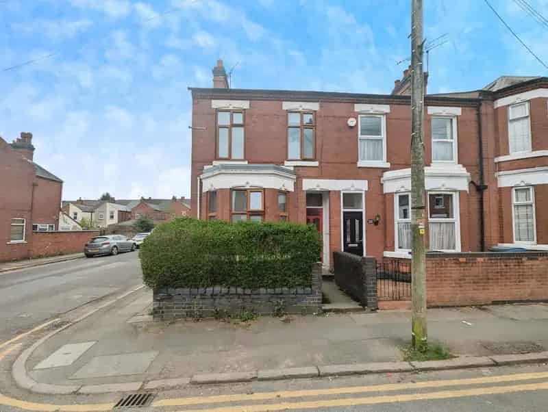 5 Bedroom HMO End Terrace House - Investment Opportunity