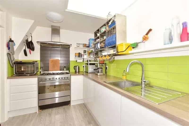 2 Bed Flat for Sale Near Train Station