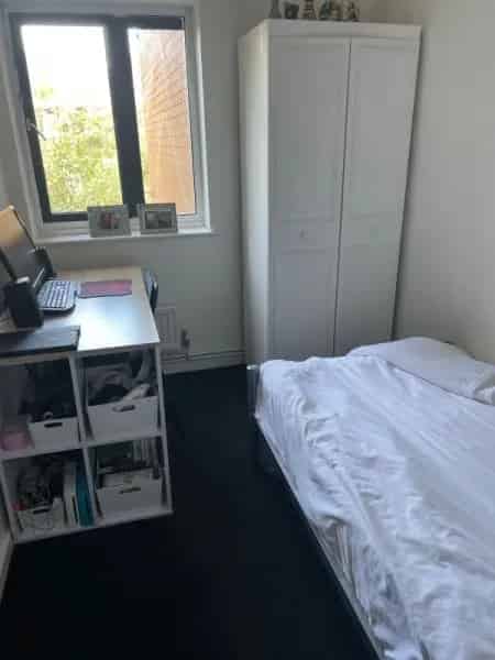 2 Bed Flat Near Tesco and Doctors