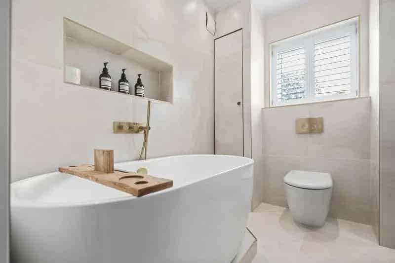2 Bed House for Sale - Modern Renovation - Garage - Balcony