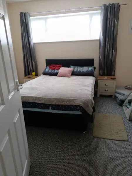 Flat For Rent in Coventry, England