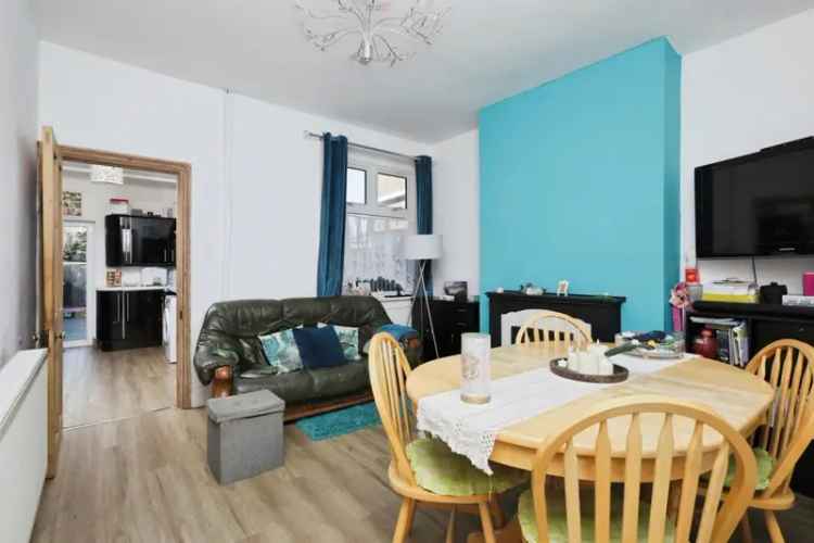 3 Bedroom Mid-Terraced House London Road