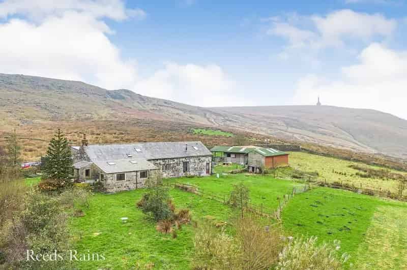 4 Bedroom Detached House with 12 Acres and Stables