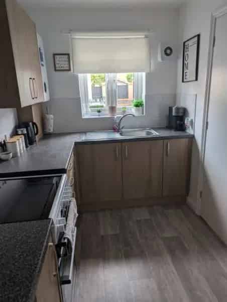 2 Double Bedroom House with 2 Parking Spaces and New Kitchen