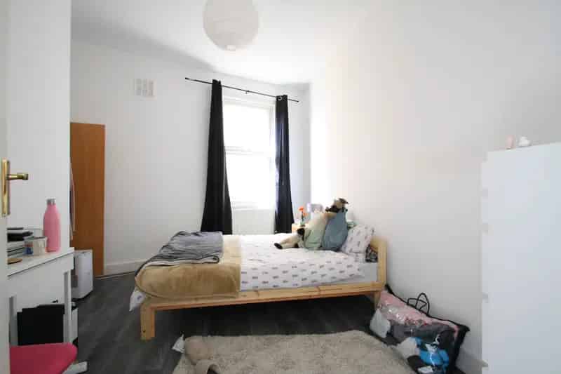 2 Bedroom Flat House to Rent in Stockwell