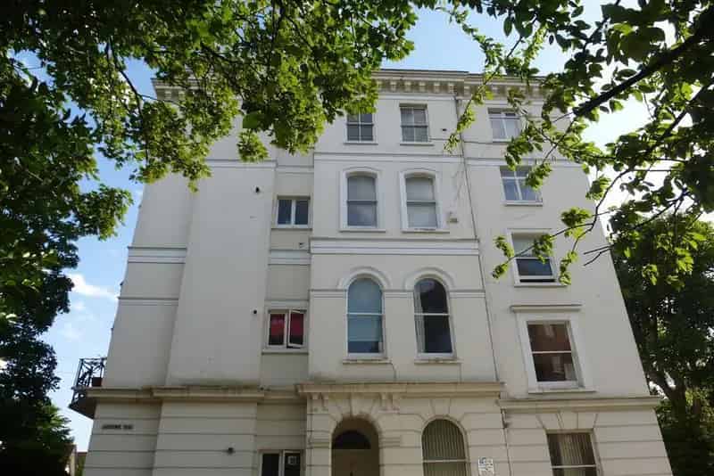 One Bedroom Apartment Near Western Roads Shops