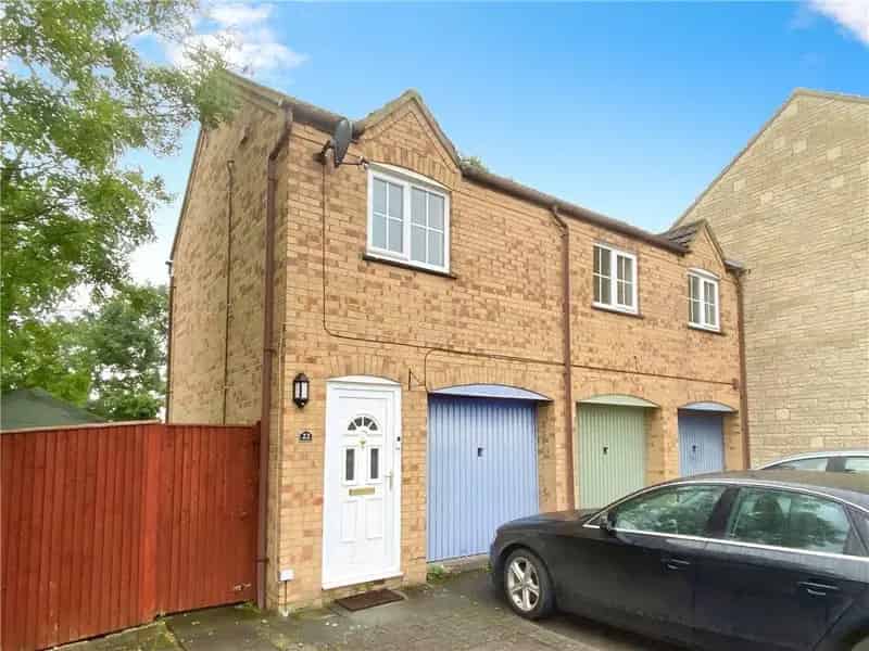 2 Bedroom Link Detached House for Sale