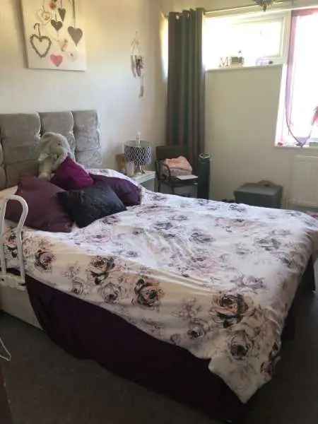 Flat For Rent in Tandridge, England