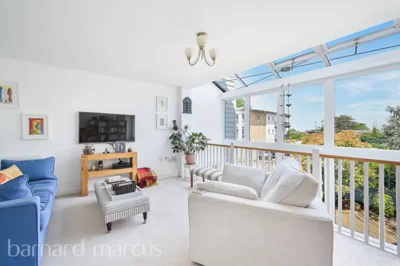 4 Bedroom Townhouse Near Ewell West Station