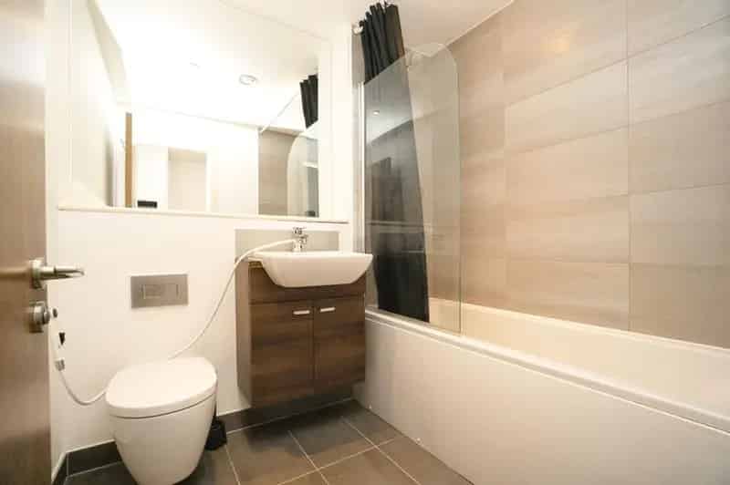 1 Bedroom Flat for Sale Liverpool City Centre Waterfront Views No Onward Chain