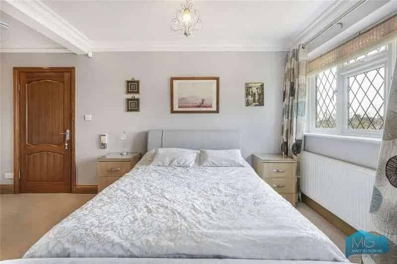 5 Bed House For Sale Near Mill Hill Broadway Station