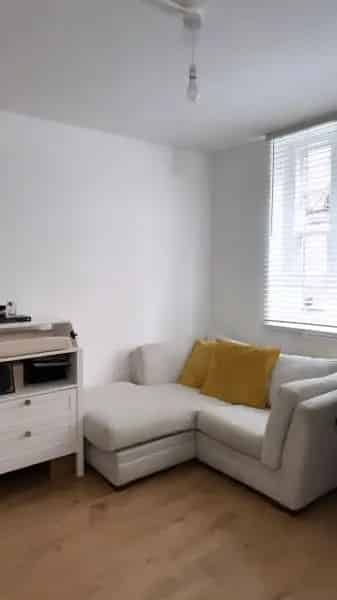 One Bedroom Flat Near West Brompton Station with Parking