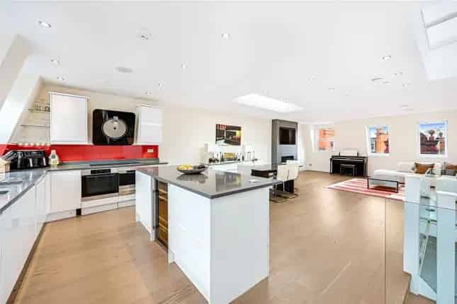 3-Bedroom Maisonette for Sale in Draycott Place Chelsea