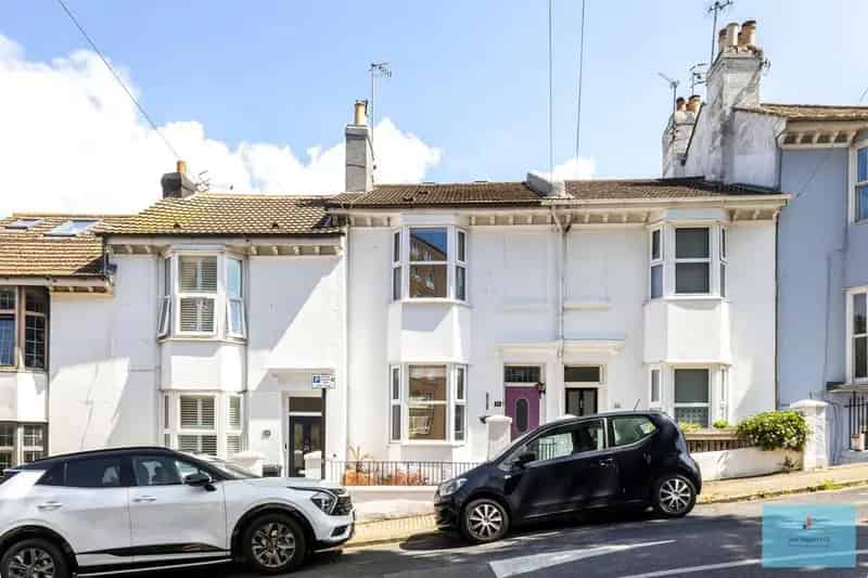 2 Bedroom Victorian House for Sale in Brighton