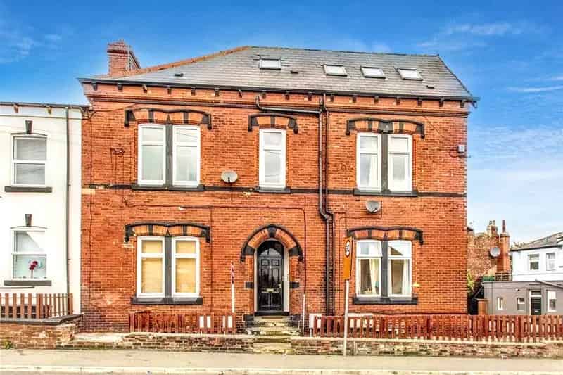 Top Floor Apartment Near Leeds City Centre - 2 Beds, En-Suite