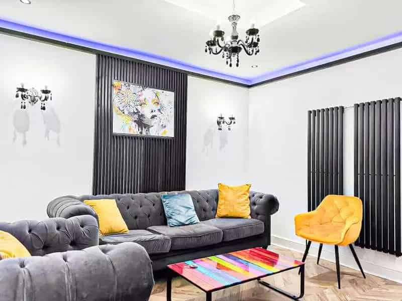 4 Bed End Terrace House with 4 Ensuites For Sale
