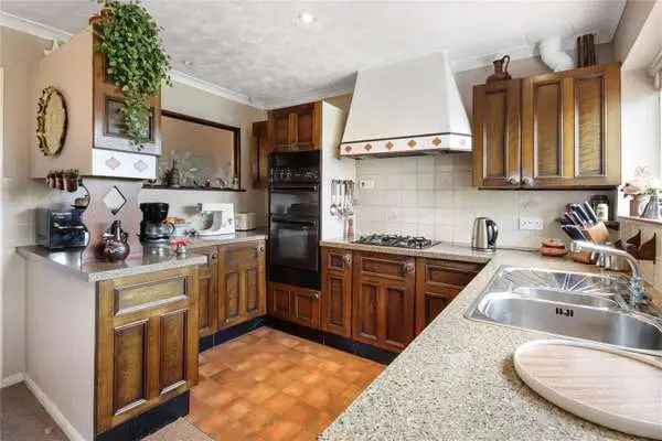 3 Bed House Pilmer Road Crowborough TN6
