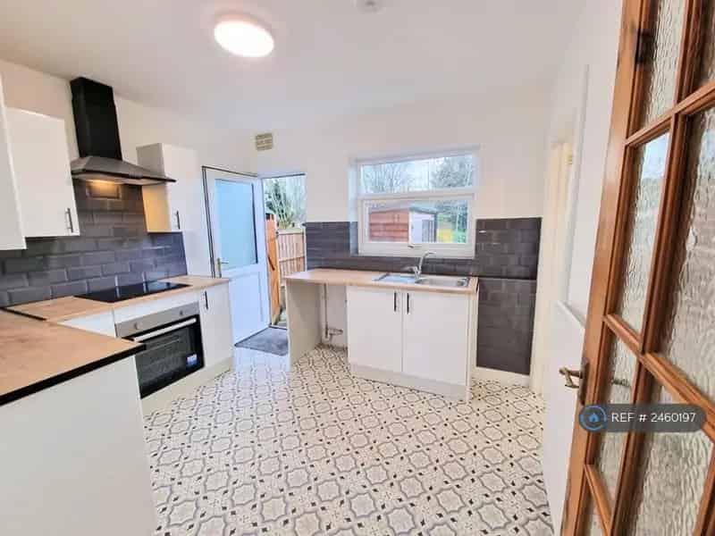 3 Bedroom Terraced House Near City Centre