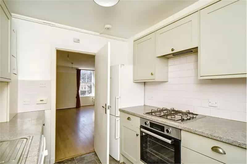 2 Bed Flat - First Floor with 1 Reception Room