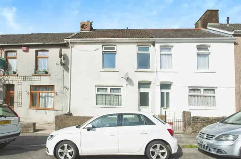 3 Bedroom Terrace House Pontycymer Refurbishment Potential