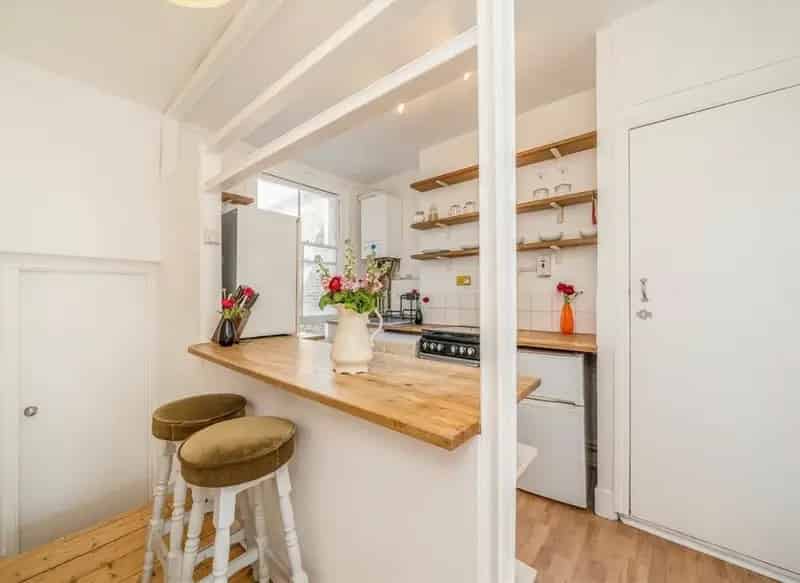One Bedroom Flat Clapham High Street Period Conversion Chain Free