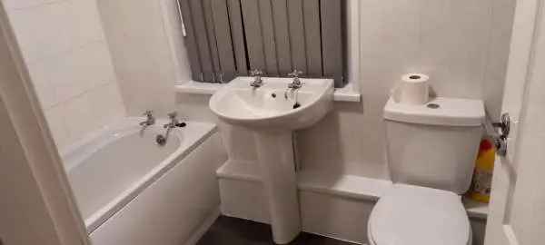 House For Rent in Wakefield, England