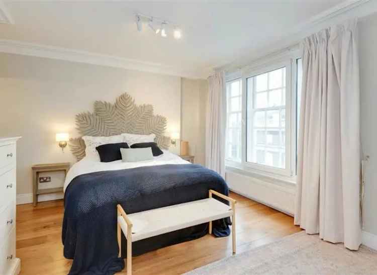 Flat For Sale in London, England