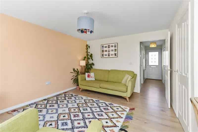 3 Bed Terrace House Prestonpans Modern Kitchen Family Garden Parking