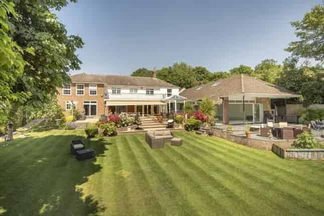 Luxury Detached House with Indoor Pool Cuffley Hertfordshire