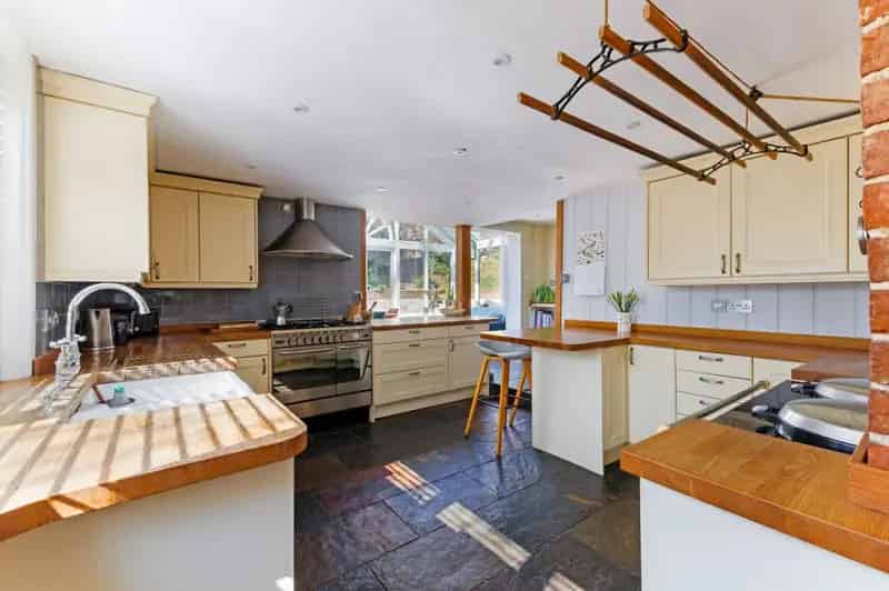 4 Bedroom Detached House for Sale in Middle Winterslow