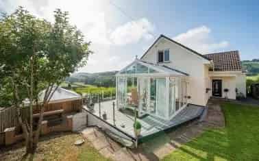Meadow View 4-Bedroom Home Panoramic Views Detached Garage
