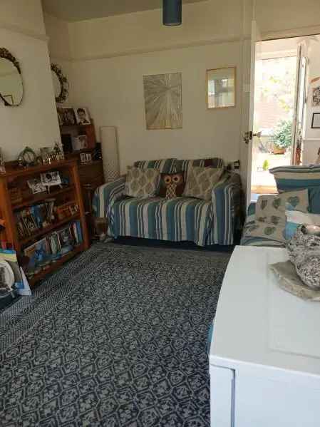 Bungalow For Rent in Hastings, England