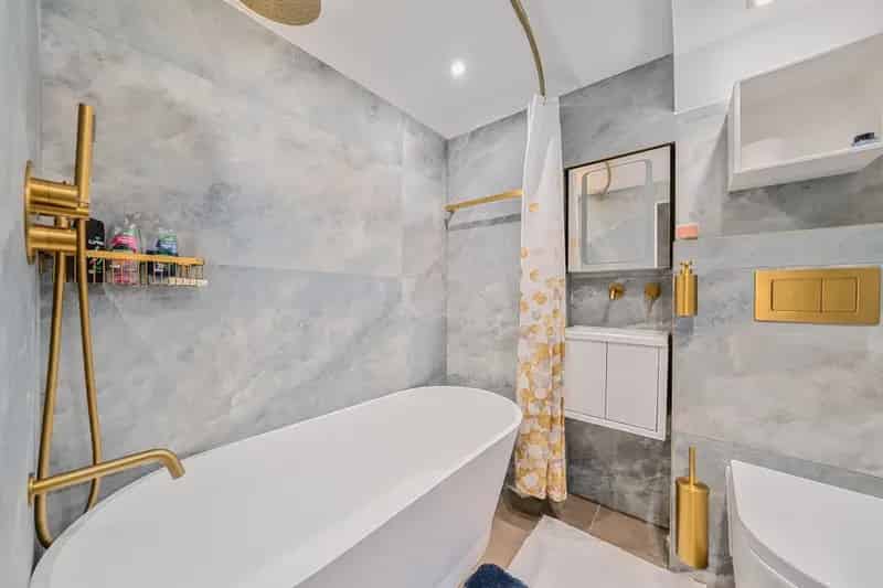 2-Bed Top Floor Apartment with Private Terrace Near West Brompton Station