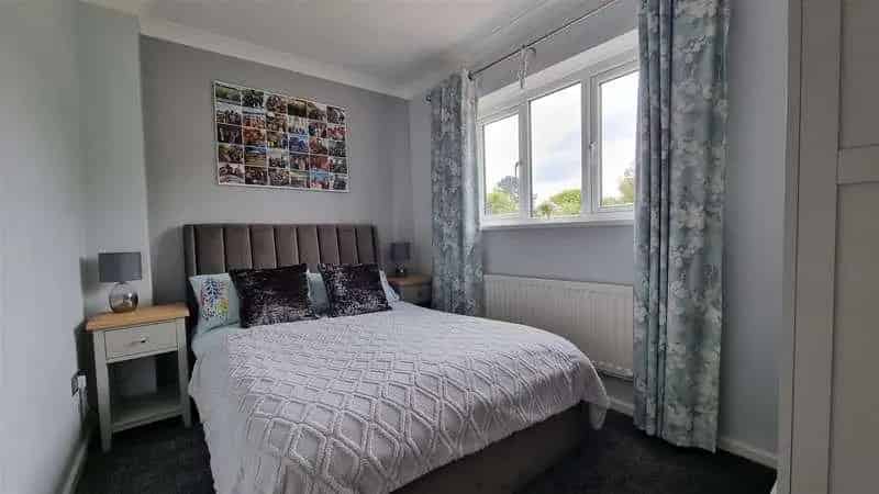 3 Bed Semi-Detached House for Sale Hollywood