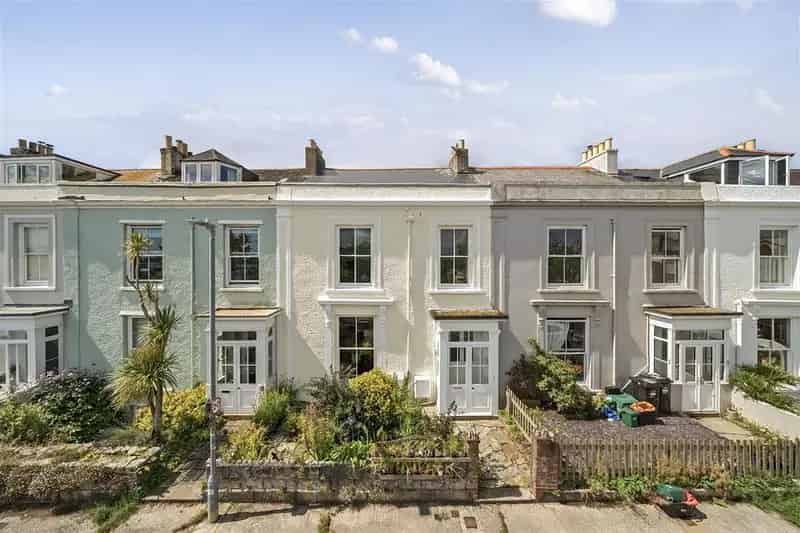 4 Bedroom Terraced House For Sale