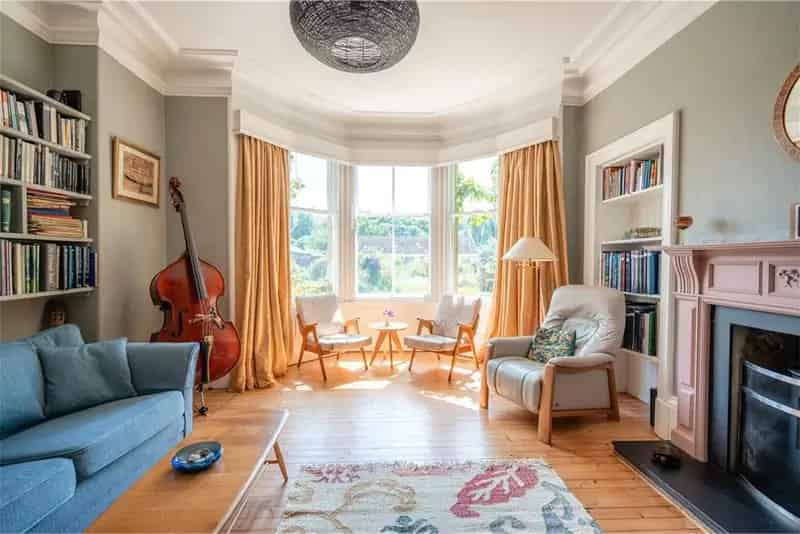5 Bed Detached House with 2 Reception Rooms Uphall