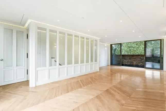 Townhouse for Sale in Chalk Farm, London