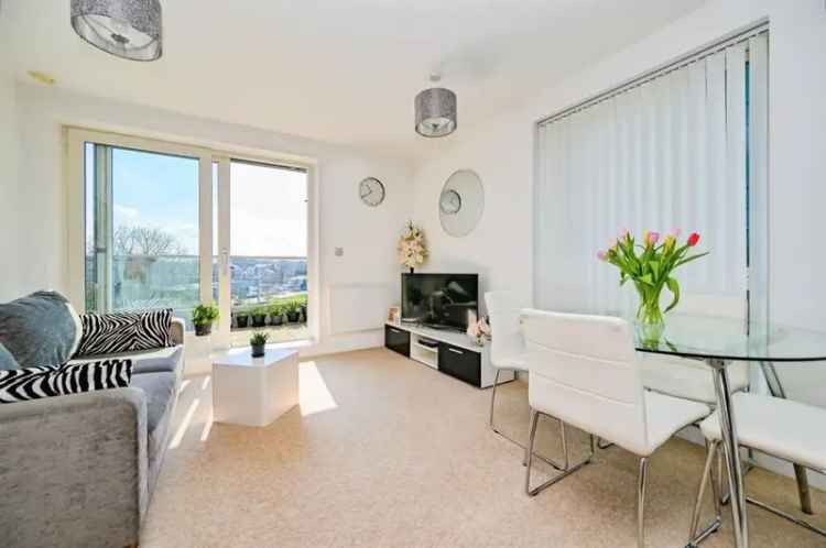 Executive Apartment near Town Centre and Station - Allocated Parking